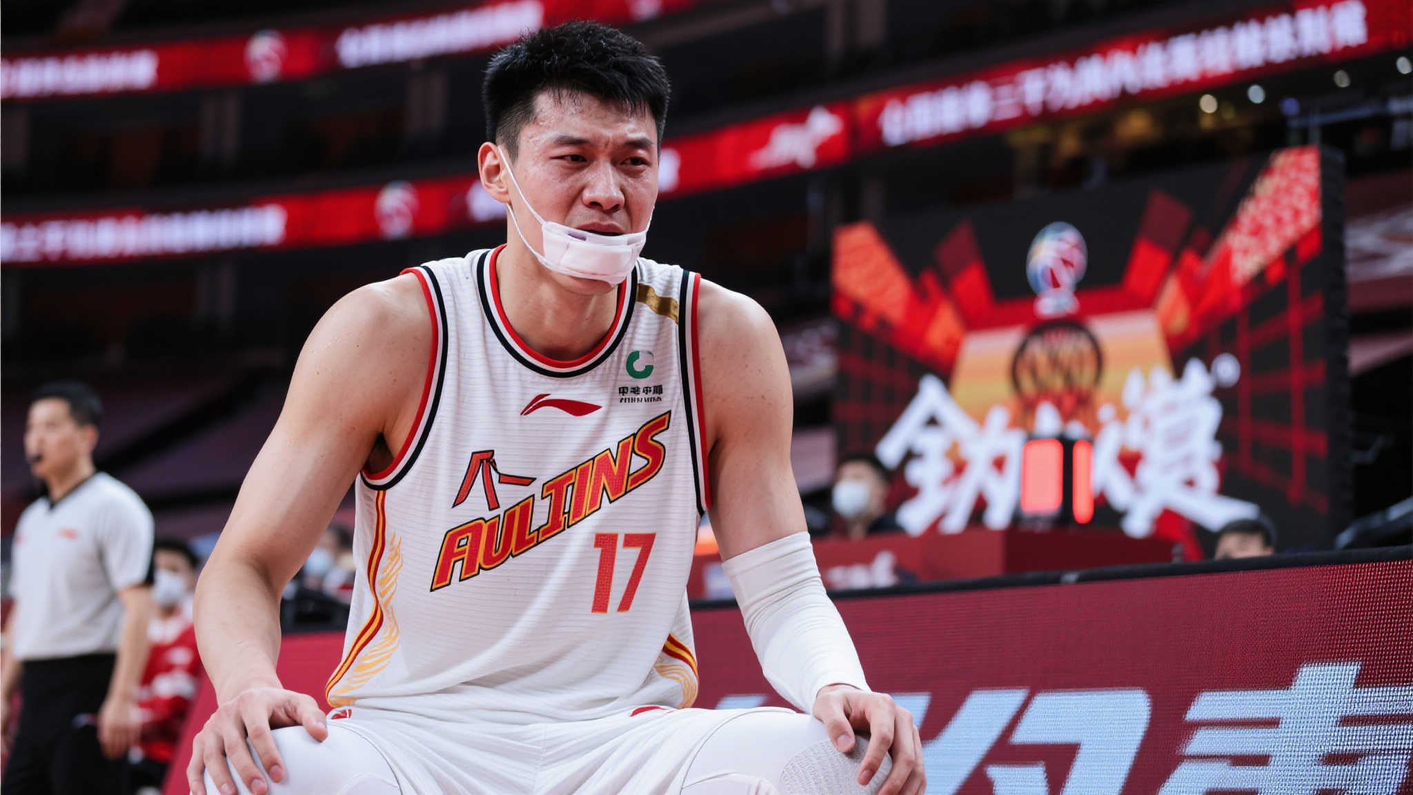 对阿诺德坚 对阿诺德坚